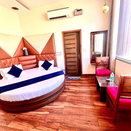 Hotel Woodcrest Zirakpur Chandigarh- Best Family Hotel - Luxurious Rooms - Unit Of Sidham Group エクステリア 写真
