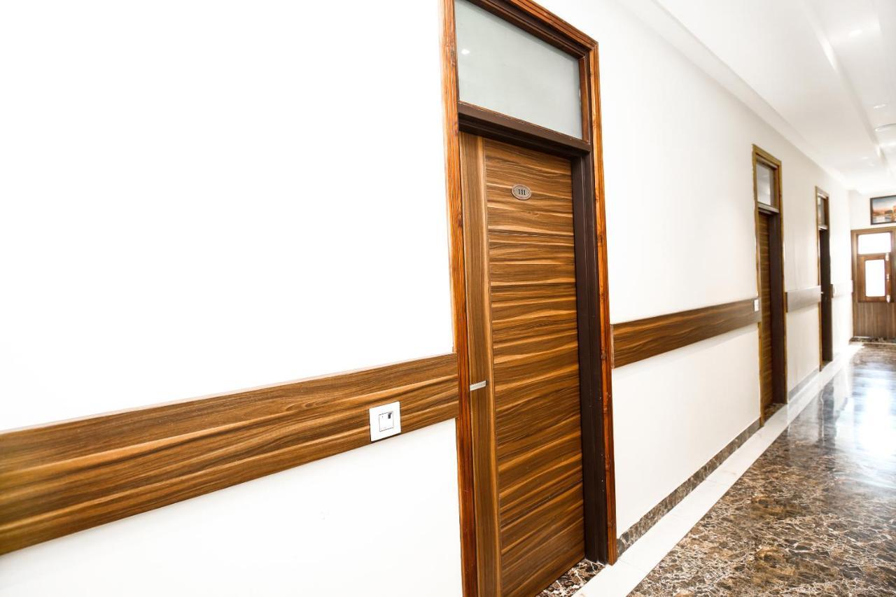 Hotel Woodcrest Zirakpur Chandigarh- Best Family Hotel - Luxurious Rooms - Unit Of Sidham Group エクステリア 写真