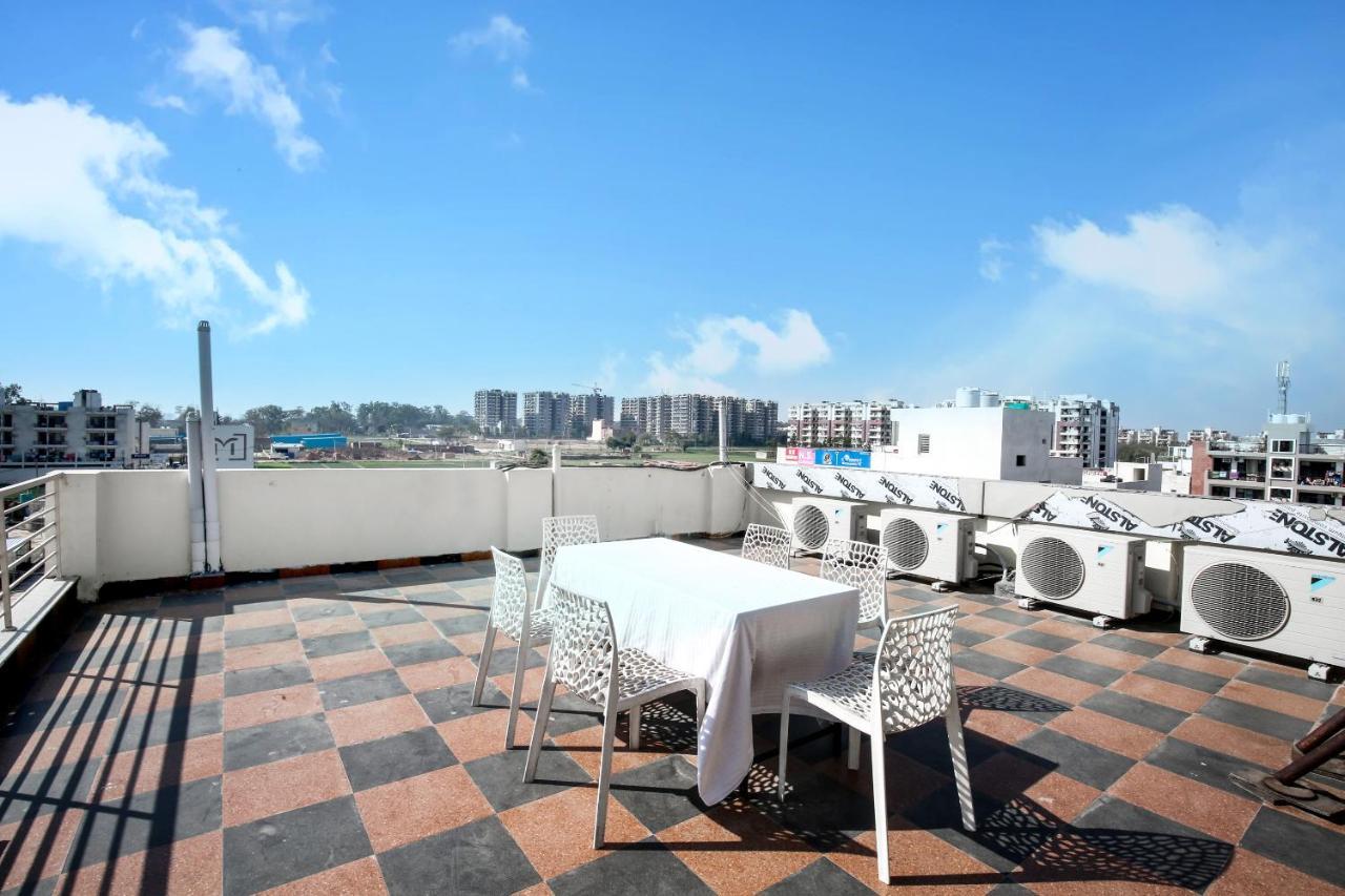 Hotel Woodcrest Zirakpur Chandigarh- Best Family Hotel - Luxurious Rooms - Unit Of Sidham Group エクステリア 写真