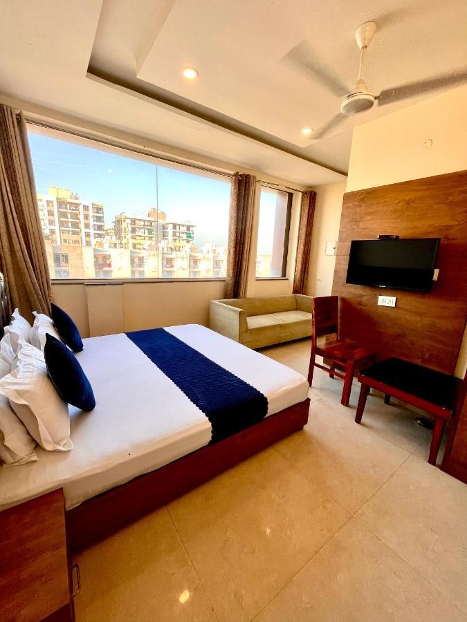 Hotel Woodcrest Zirakpur Chandigarh- Best Family Hotel - Luxurious Rooms - Unit Of Sidham Group エクステリア 写真