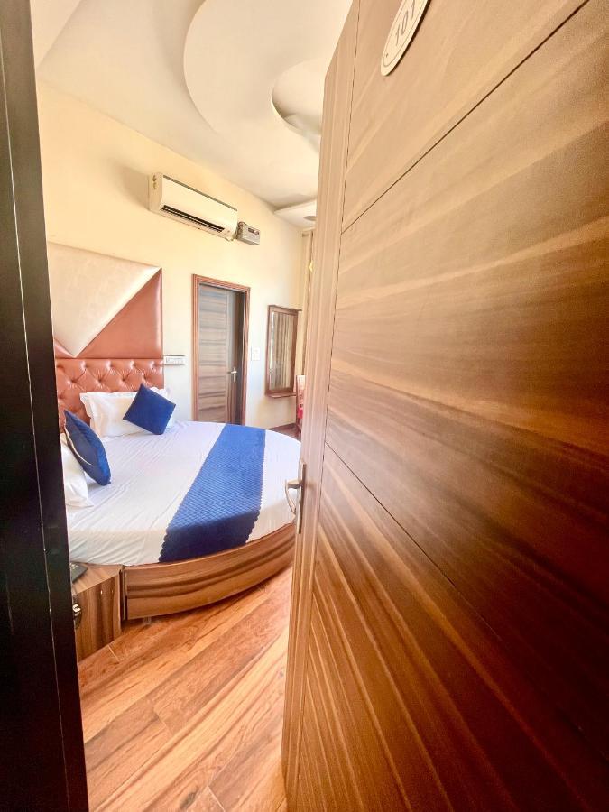 Hotel Woodcrest Zirakpur Chandigarh- Best Family Hotel - Luxurious Rooms - Unit Of Sidham Group エクステリア 写真