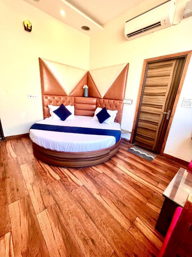 Hotel Woodcrest Zirakpur Chandigarh- Best Family Hotel - Luxurious Rooms - Unit Of Sidham Group エクステリア 写真