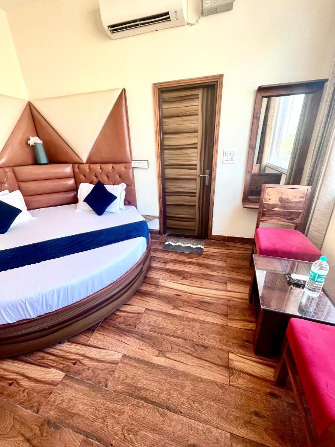Hotel Woodcrest Zirakpur Chandigarh- Best Family Hotel - Luxurious Rooms - Unit Of Sidham Group エクステリア 写真