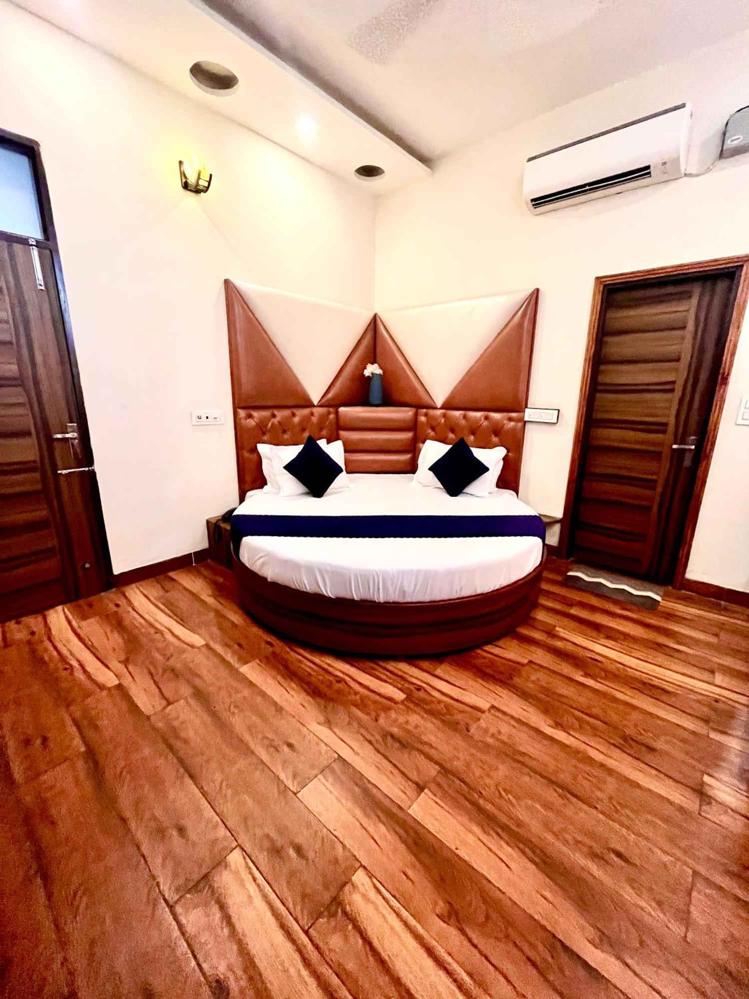Hotel Woodcrest Zirakpur Chandigarh- Best Family Hotel - Luxurious Rooms - Unit Of Sidham Group エクステリア 写真