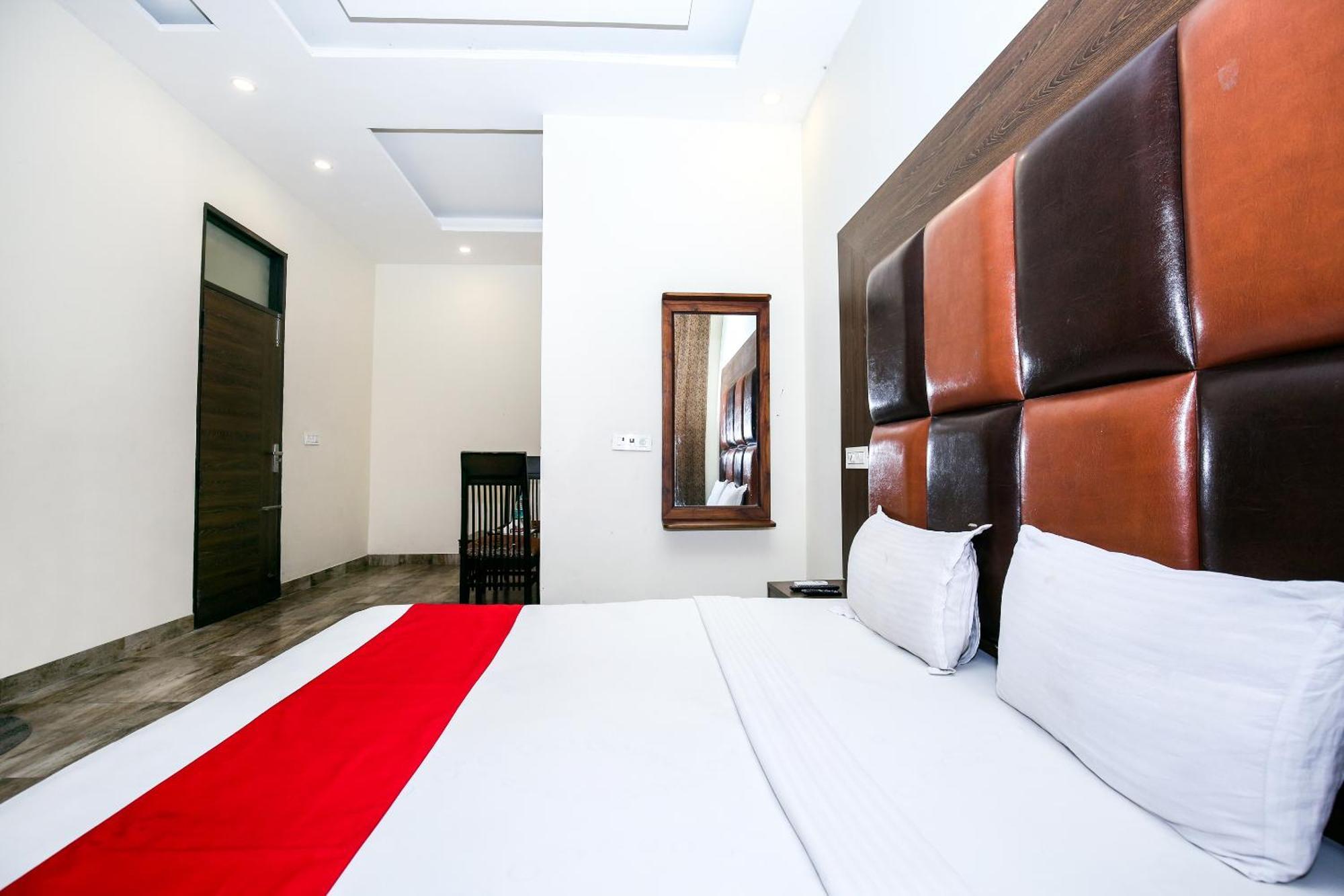 Hotel Woodcrest Zirakpur Chandigarh- Best Family Hotel - Luxurious Rooms - Unit Of Sidham Group エクステリア 写真