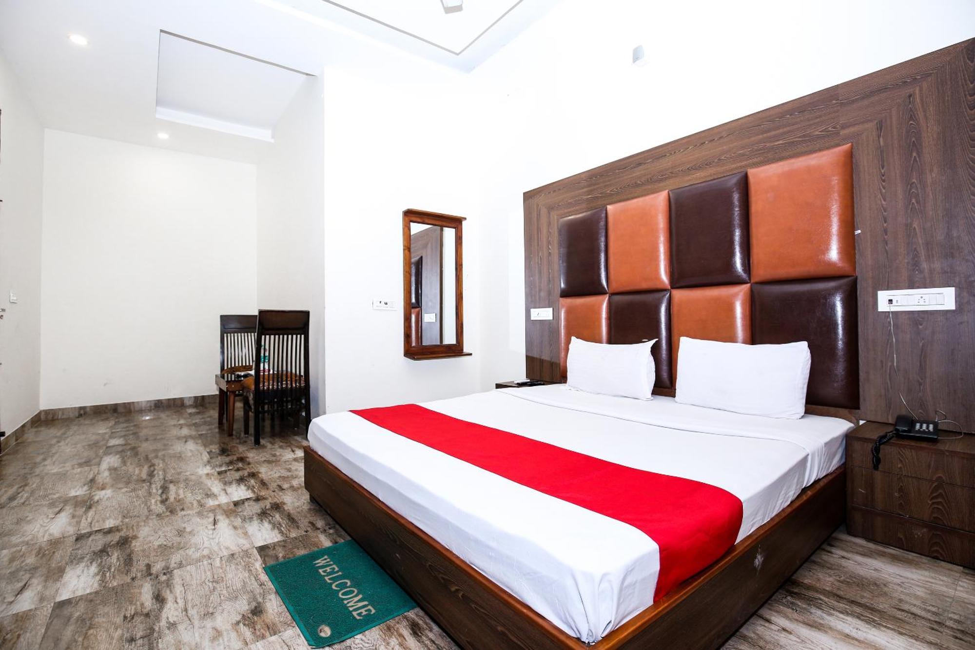 Hotel Woodcrest Zirakpur Chandigarh- Best Family Hotel - Luxurious Rooms - Unit Of Sidham Group エクステリア 写真